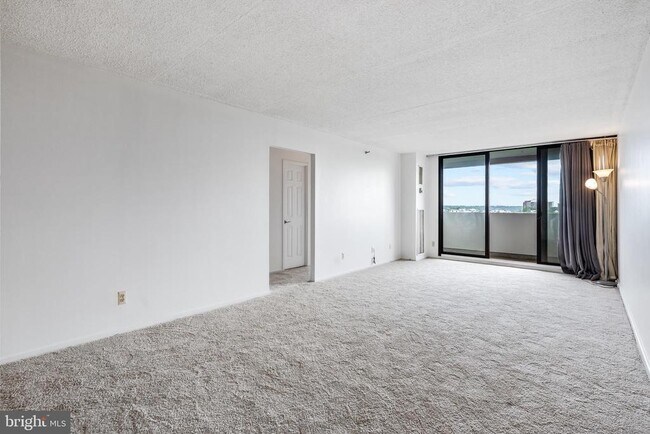 Foto del edificio - 5911 Edsall Rd