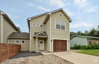 Building Photo - 3203 Carol Ann Dr