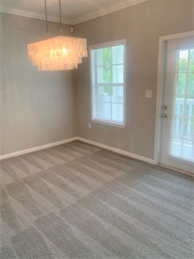 Foto del edificio - 2 Bedroom + Den and 1 Car Garage, Pet frie...