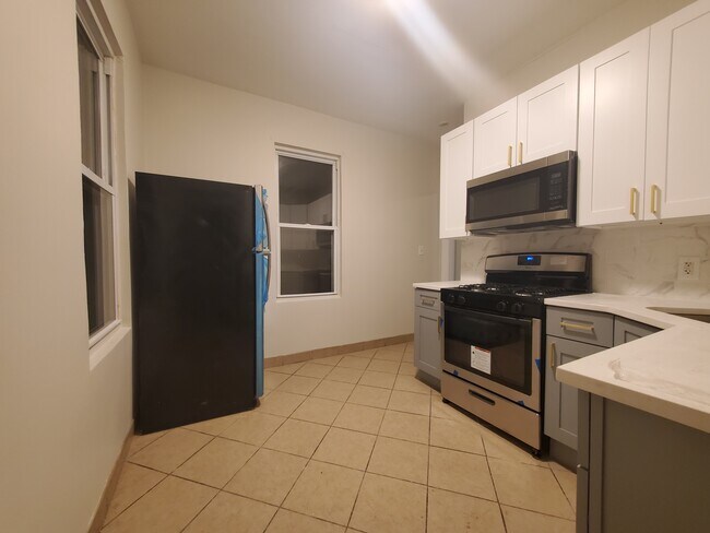 Foto del edificio - 216 Clerk St