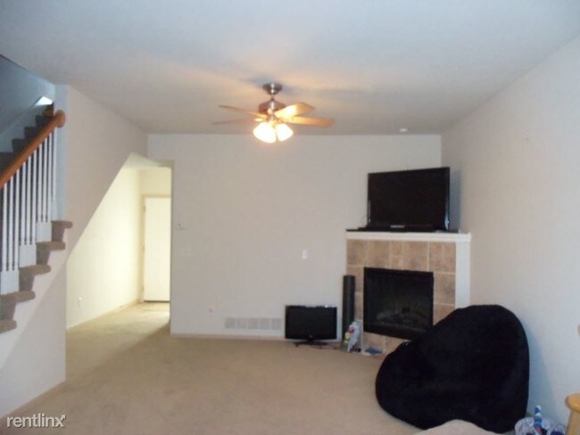 Foto del edificio - 2 br, 2.5 bath Townhome - 1663 SW Mission Rd