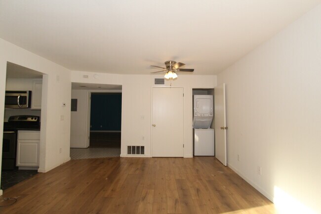 Building Photo - 5176 Makati Cir