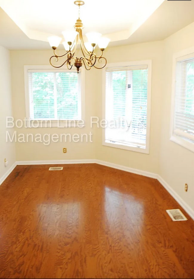 Building Photo - 2 bedroom apartment for rent in a great location