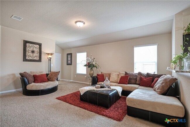 Foto del edificio - 5821 Roderick Dr