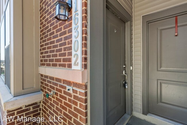 Building Photo - 3 br, 2.5 bath House - 16302 Connors Way #21