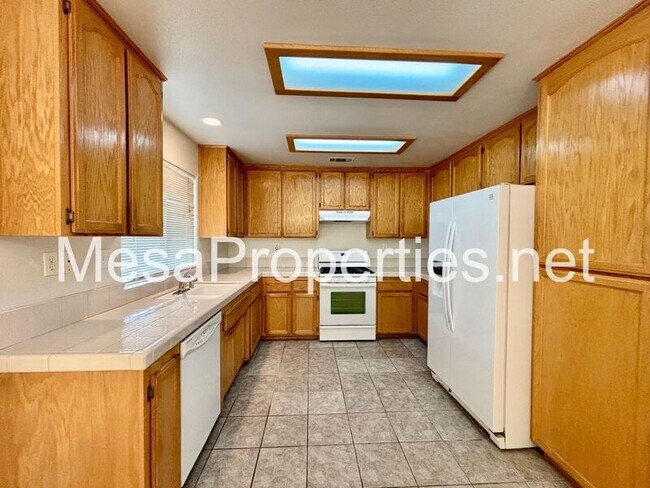 Foto del edificio - 14744 Hopland St