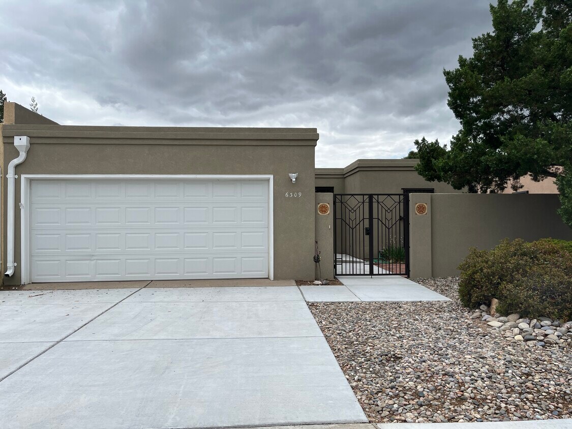 Primary Photo - 6309 Quemado Dr NE