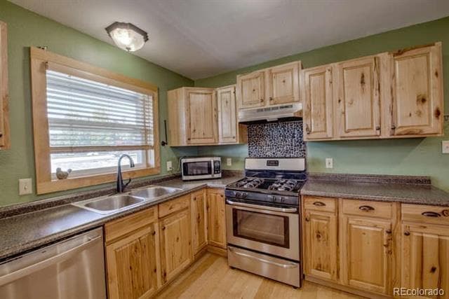 Foto del edificio - 801 Crawford Ln