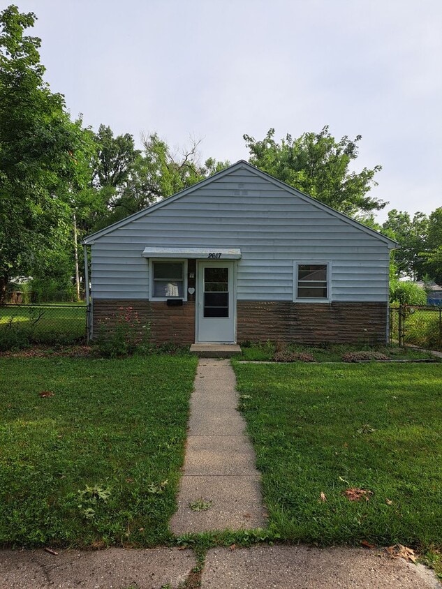 Primary Photo - 2 BR House near Parkview Hospital Randallia