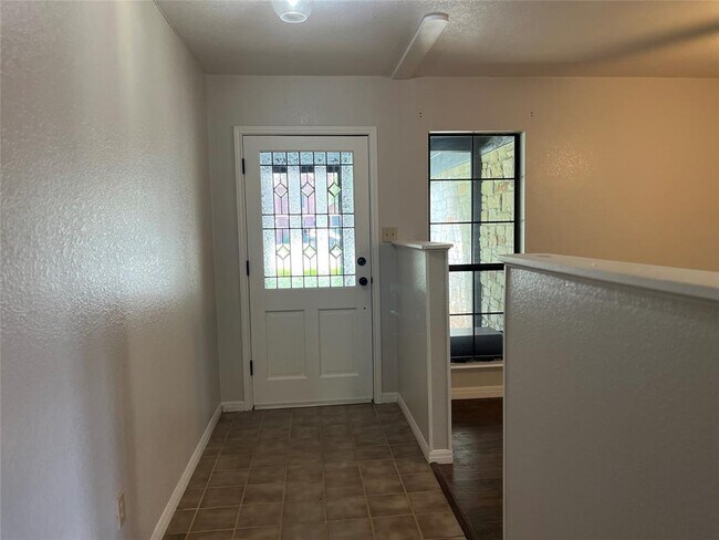 Building Photo - 1307 T H Johnson Dr