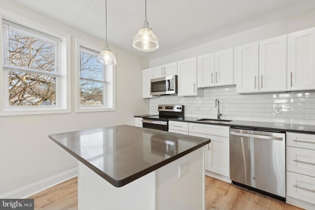 Foto del edificio - 137 E Spring Ave