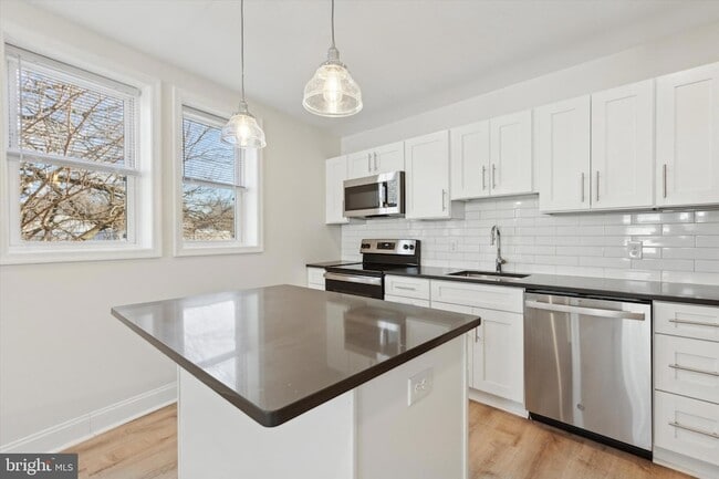 Building Photo - 137 E Spring Ave