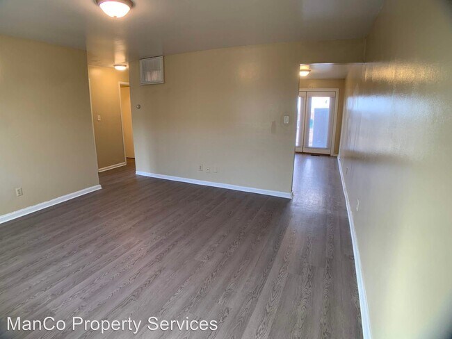 Foto del edificio - 5542-5548 Misty Ln
