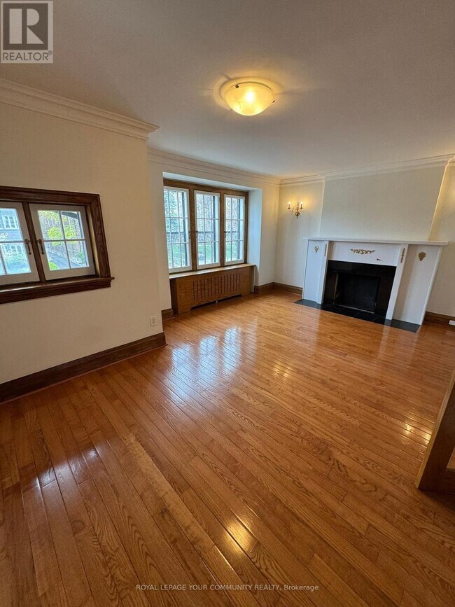 Photo du bâtiment - 181 St Clair Ave E