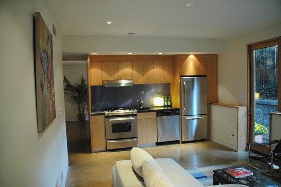 Comedor/sala de estar - 928 S Aiken Ave