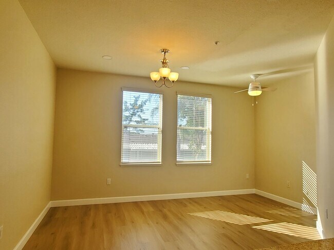 Building Photo - 41 Esfahan Dr