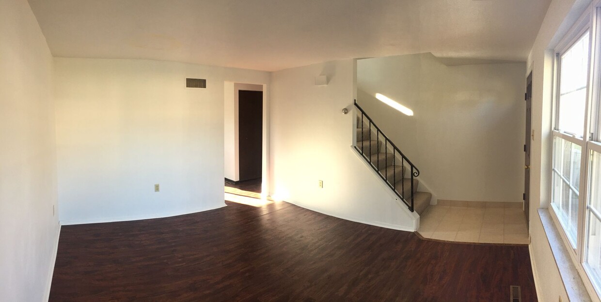 Foto principal - 2 Bedroom Townhouse in Shaler