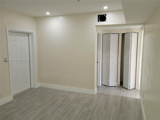 Foto del edificio - 150 NE 82nd Terrace