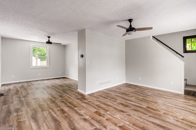Foto del edificio - 366 E Hinman Ave