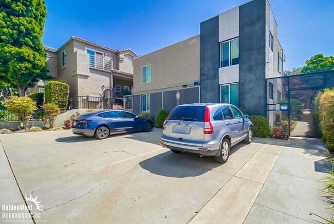 Building Photo - Charming Top Floor 2Bdm 1Ba Condo in the V...