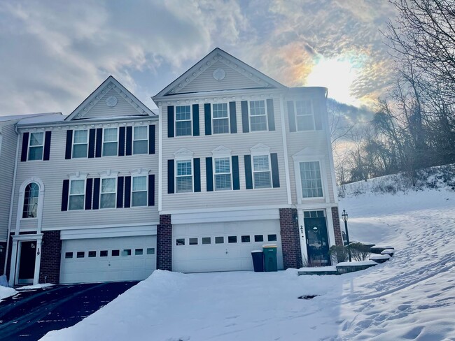 Foto del edificio - 3 Bed 2.5 Bath- Canonsburg PA