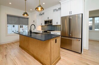 Building Photo - 2620 Main St