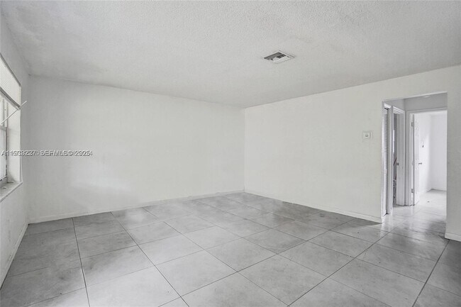 Foto del edificio - 5308 NW 18th Pl