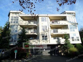 Building Photo - 424 102nd Ave SE
