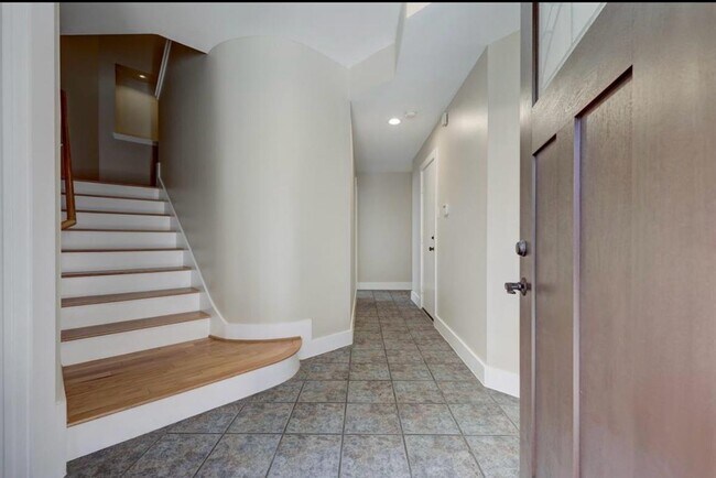 Foto del edificio - 5661 Larkin St