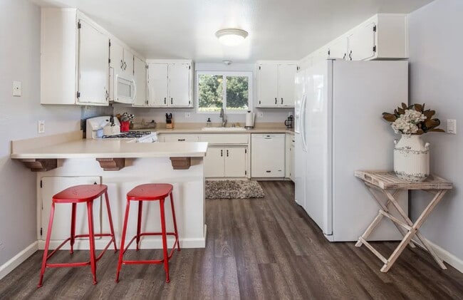 Kitchen - 606 Harrison St