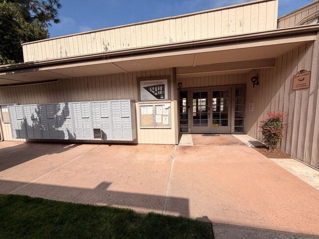 Foto del edificio - 2 Bed, 2 Bath Fullerton Condo For Rent w/ ...