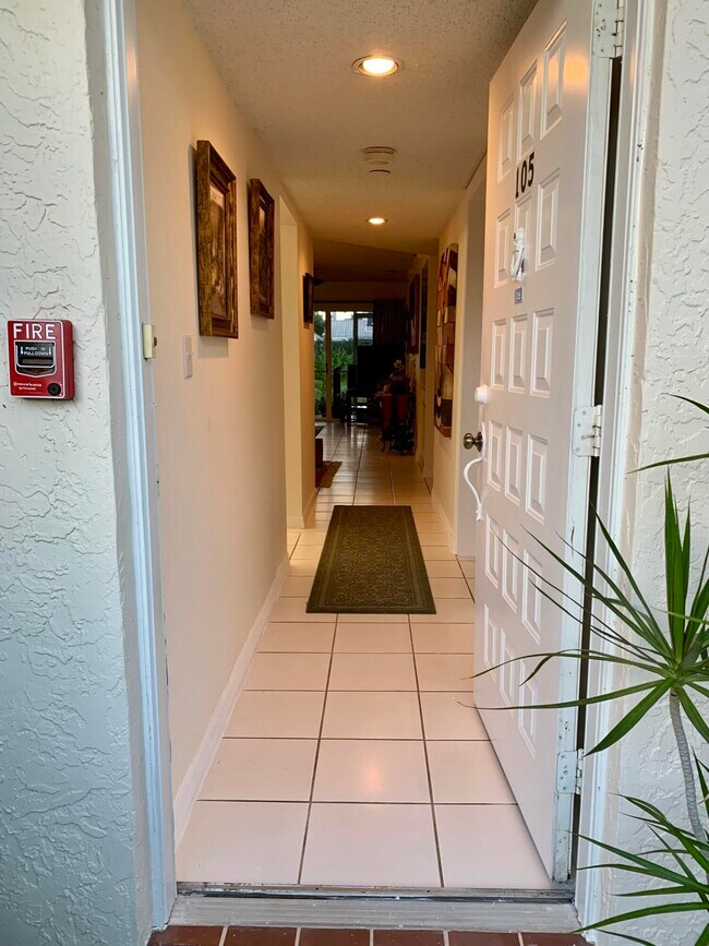 Foto del edificio - 320 NW 67th St