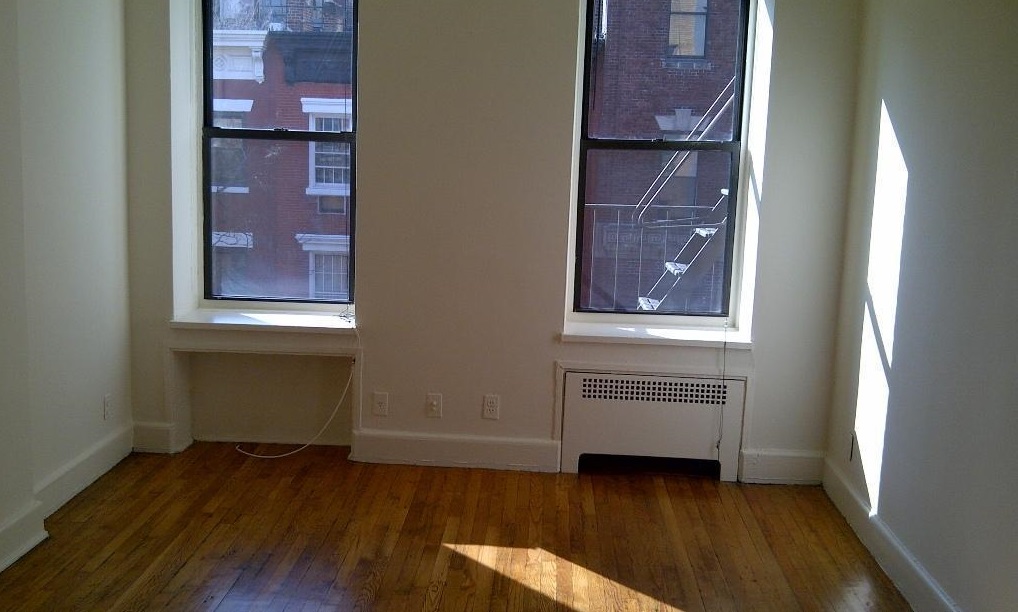 Primary Photo - 325 W 15th St