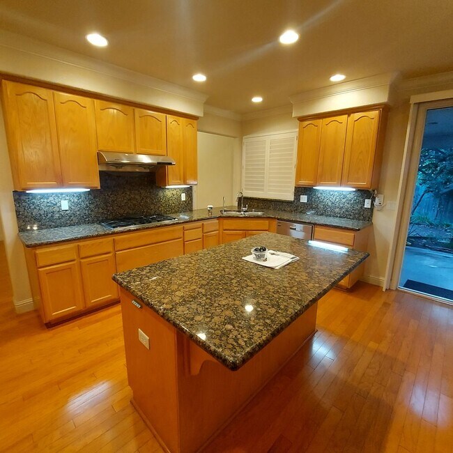 Building Photo - 2604 Javan Ln