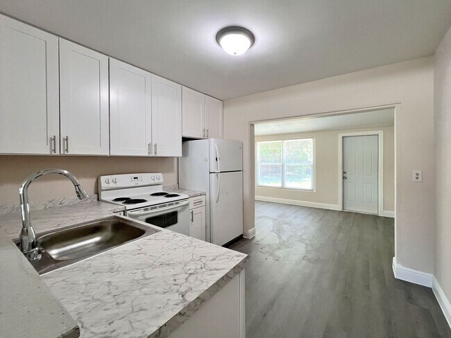 Building Photo - 503 Ave H SE