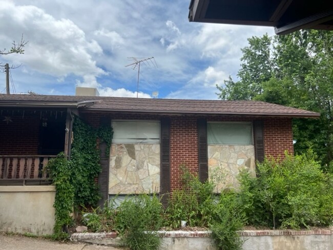 Building Photo - Beautiful home with 2 car garage.