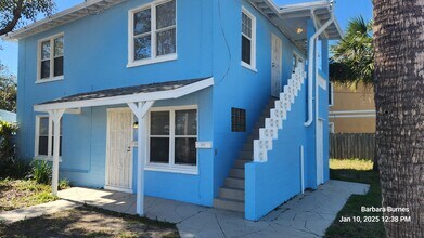 Building Photo - 400-402 S Peninsula Dr