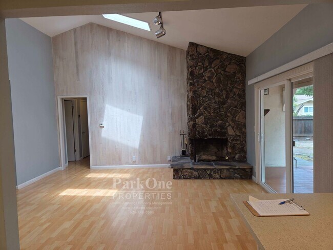 Foto del edificio - Larkey Park Single Level Home In Walnut Creek