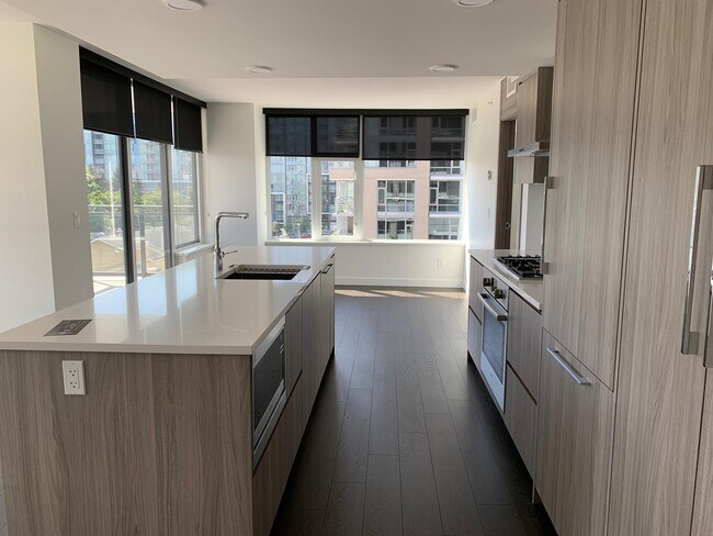 Building Photo - 503-8800 Hazelbridge Way