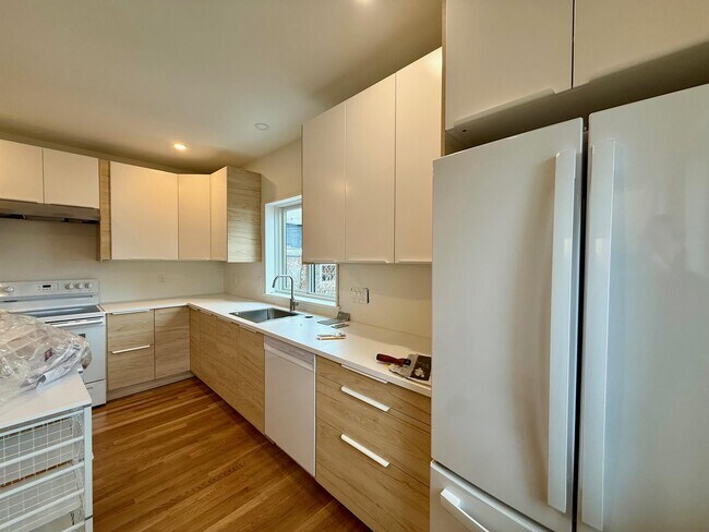 Building Photo - 22 Elm Pl