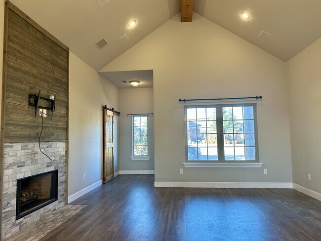 Foto del edificio - 3/2/2 Home in Kelsey Park – Former Parade of Homes Showcase!