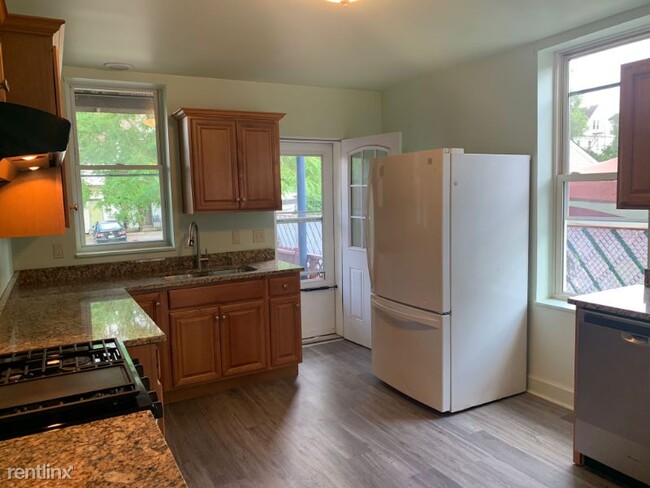 Foto del edificio - 3 br, 1 bath Townhome - 429 library ave