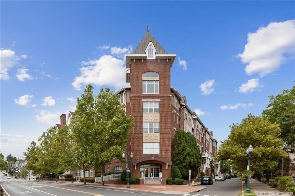 Primary Photo - 35 W Broad St