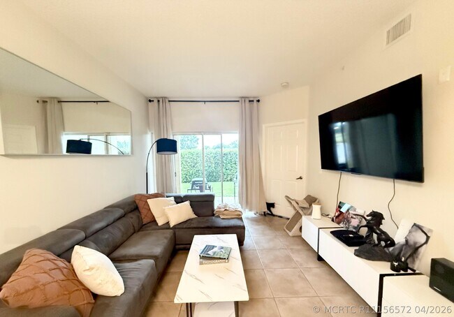 Foto del edificio - 2100 Greenview Shores Blvd