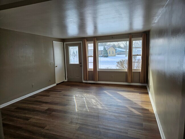 Foto del edificio - 3922 Springwood Dr