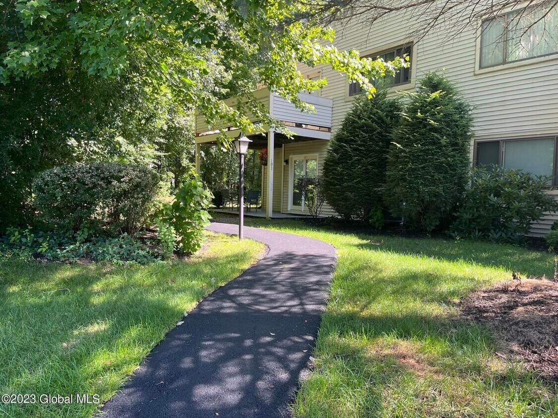 Primary Photo - 101 Victory Way