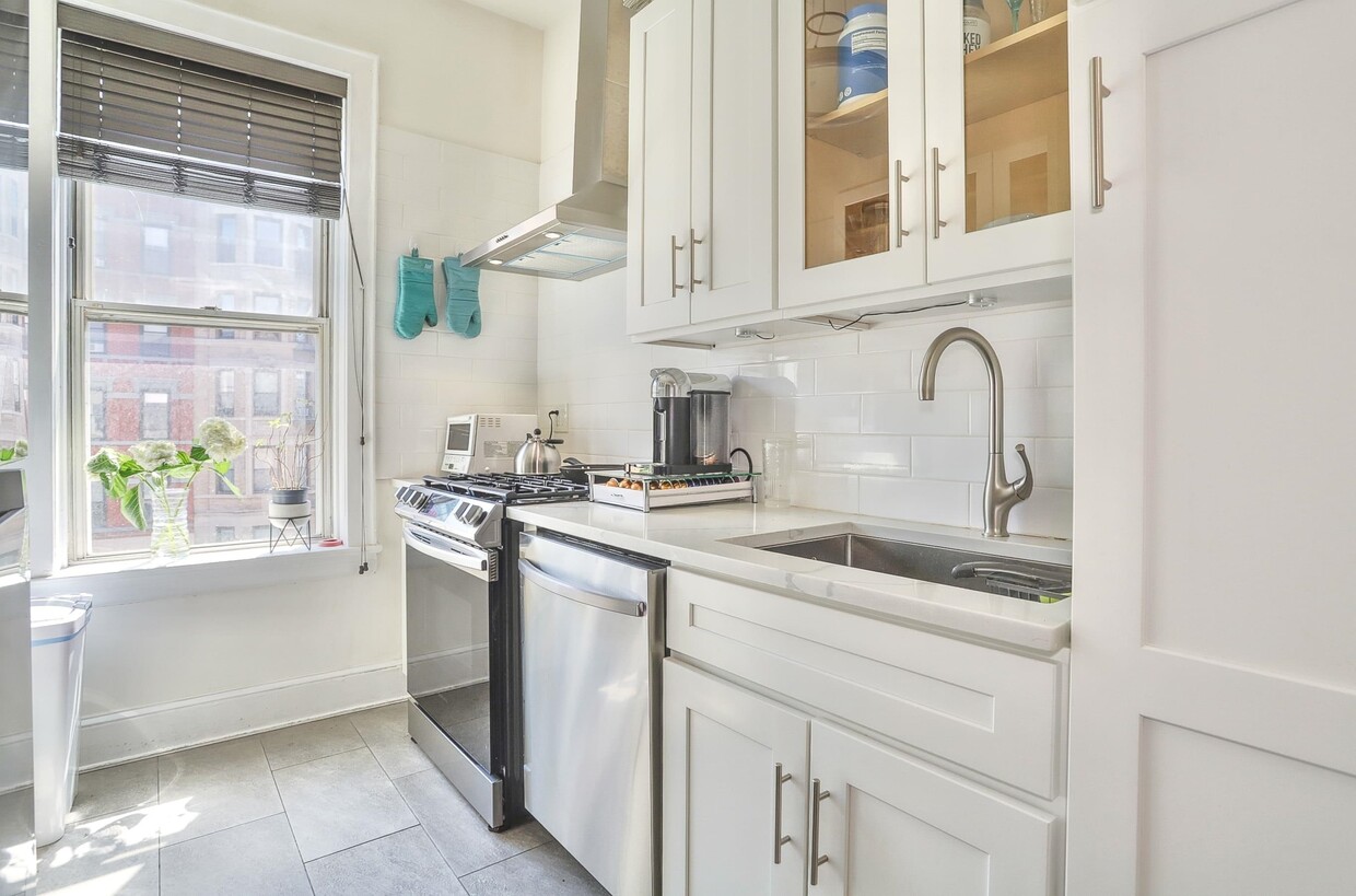 Primary Photo - 103 12th St