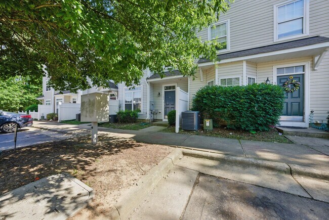 Building Photo - 8621 Neuse Club Ln