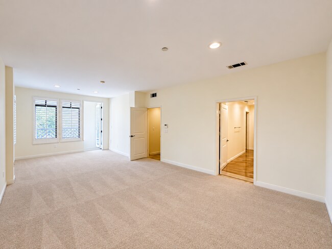 Foto del edificio - 5625 Crescent Prk W