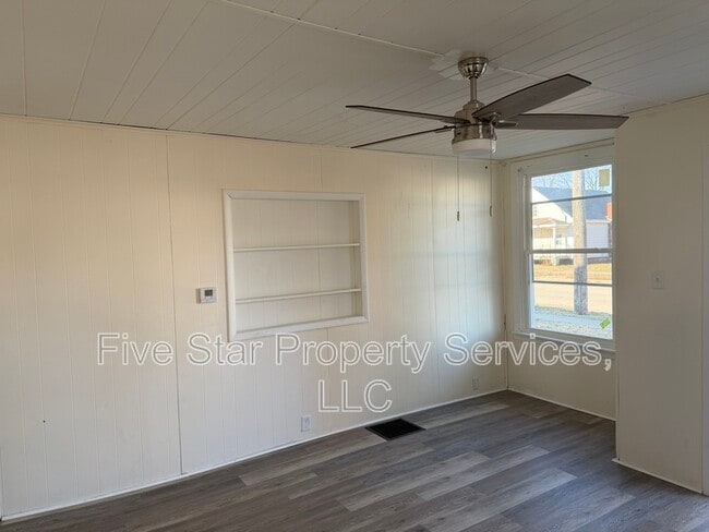 Building Photo - 930 N 11th St